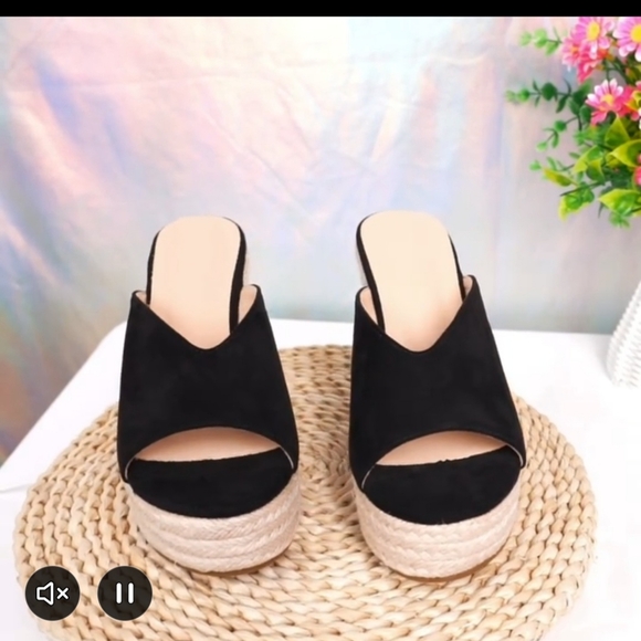 BLACK SUEDE PLATFORM,  SLIP ON, OPEN TOE. NEW WITHOUT TAG. SIZE US 8 RUN LARGE. - Picture 8 of 16